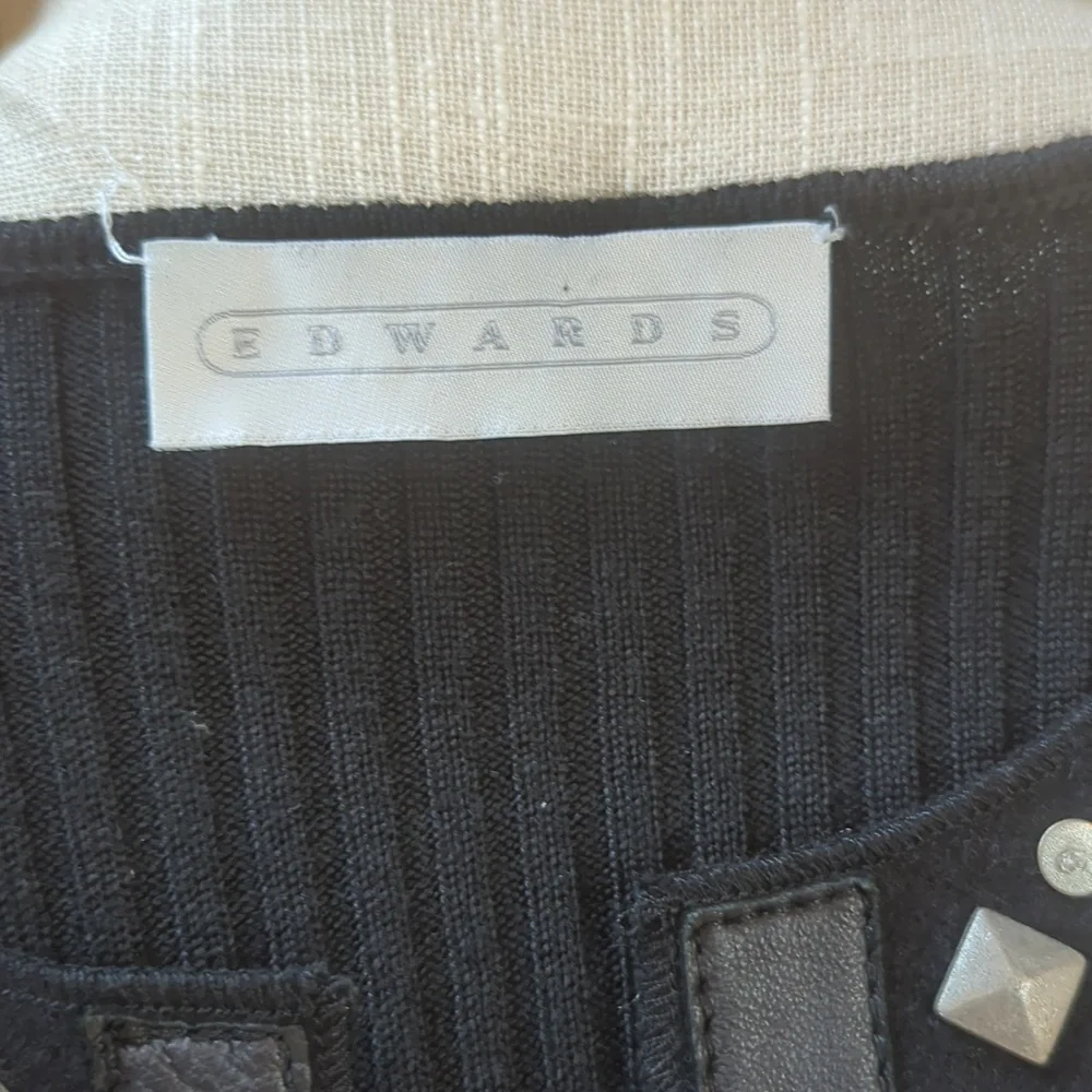 Cardigan - Picture 2 of 7